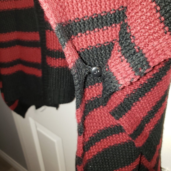 💥Sale💥Red & Black Sleeveless Oversized Forever 21 Knit Sweater - Picture 2 of 5